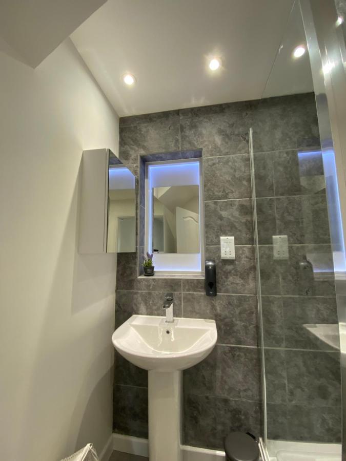 Modern 2 Bedroom Apartment, With Car Parking. Bitton Ngoại thất bức ảnh